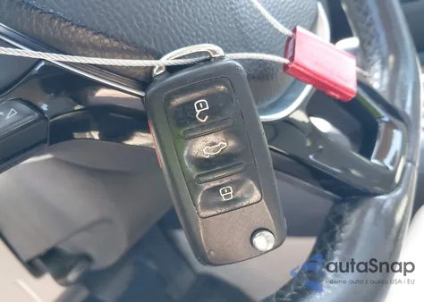 2015 Volkswagen Jetta 1.8T Se z USA, uszkodzony, nr VIN 3VWD17AJ9FM319821